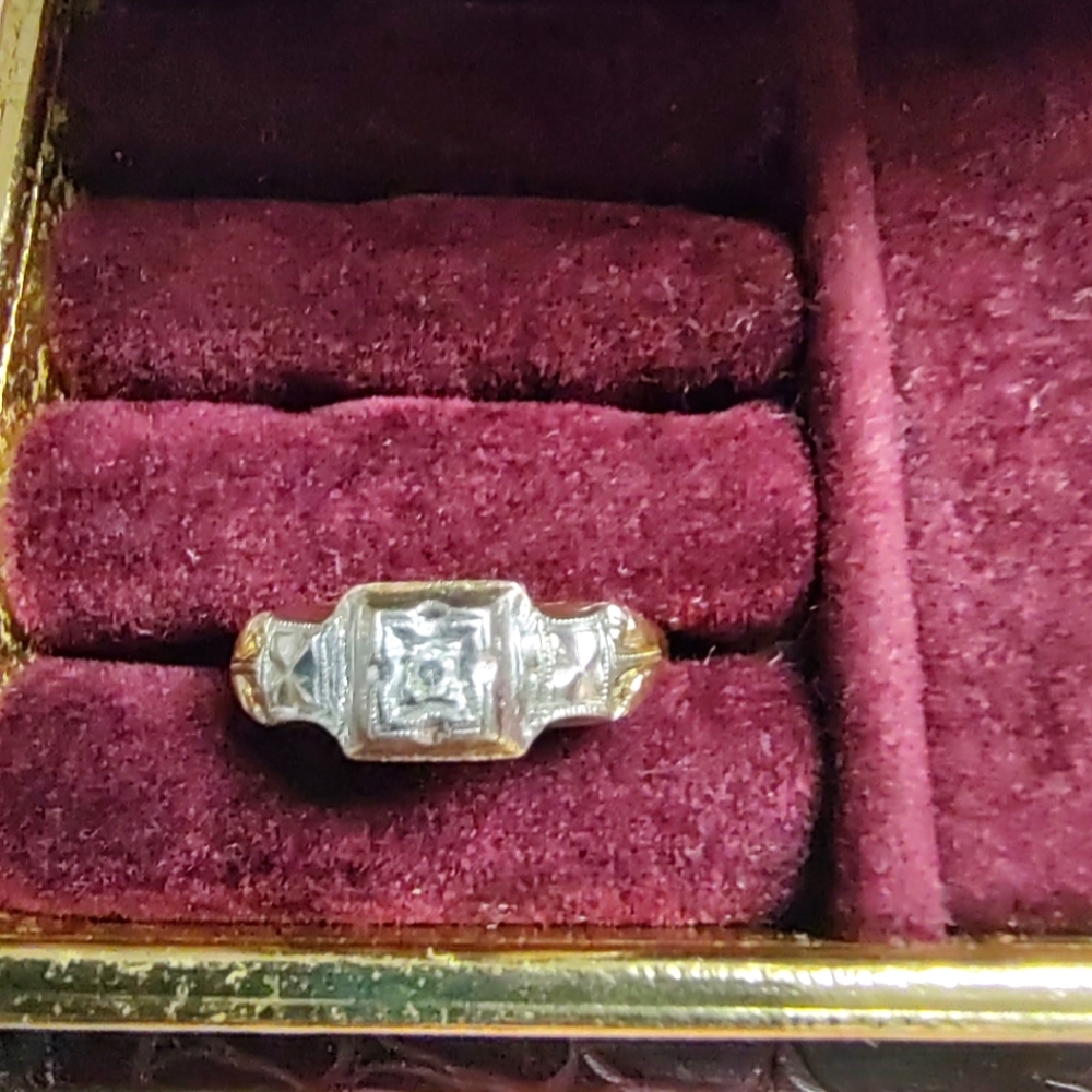 14k yellow gold antique diamond ring